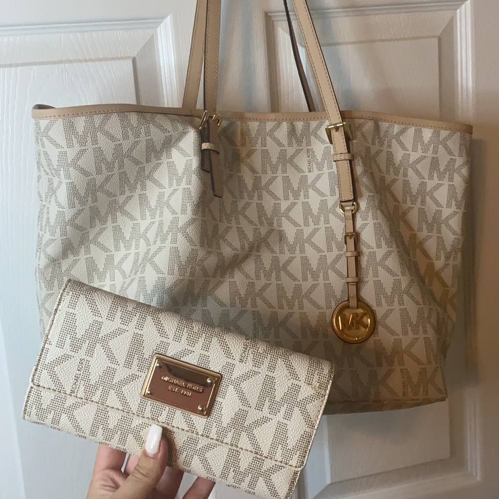 White Michael Kors Large tote with wallet